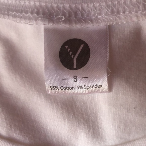 ❤️3 for $20 White T-shirt Y Size Small Rose Print - Picture 3 of 3